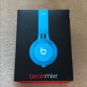 Beats mixr in blue